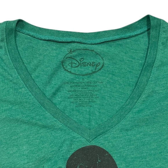 Women’s Small Disney Green Joy Santa Hat Minnie Mouse V Neck Tshirt - Picture 4 of 7